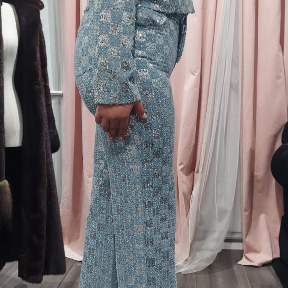 Line & dot sequence suit - Picture 15 of 15